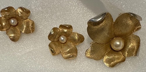 Vintage Boucher Gold Tone Pearl Earrings Flower Pin Brooch Number 7393