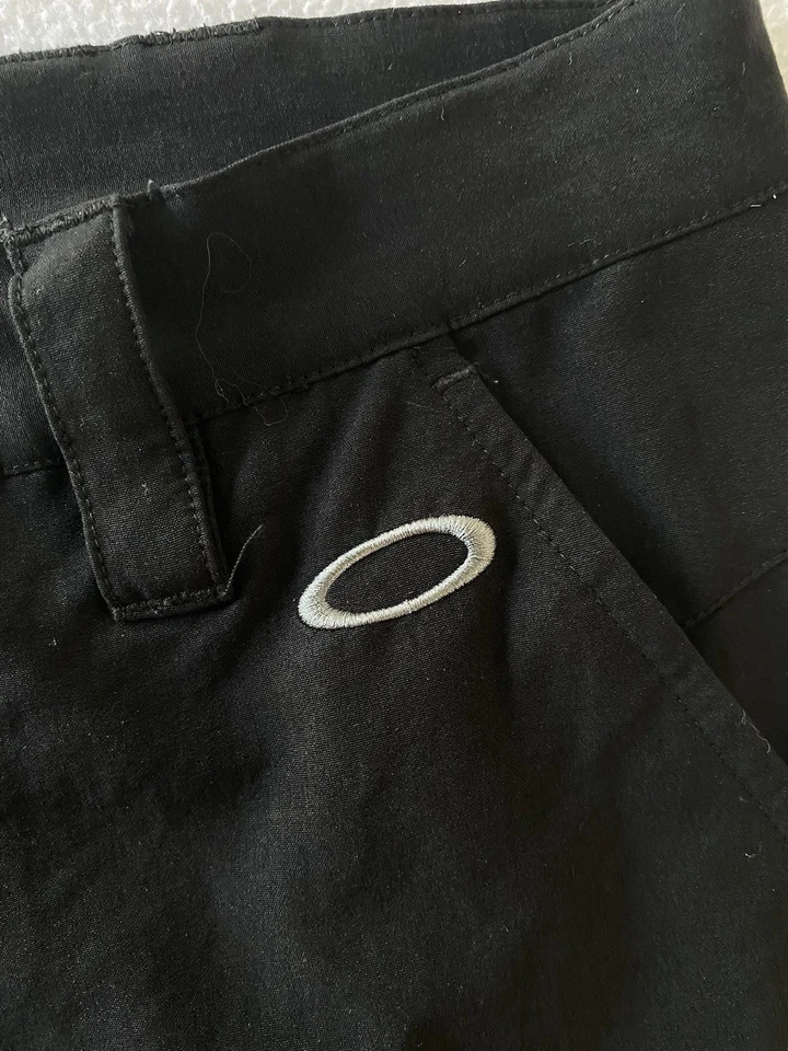 Calça Oakley Masculina 30”Wx30”L Nylon Preta com Logotipos Bordados Cinza Elástico# - Imagem 4 de 4