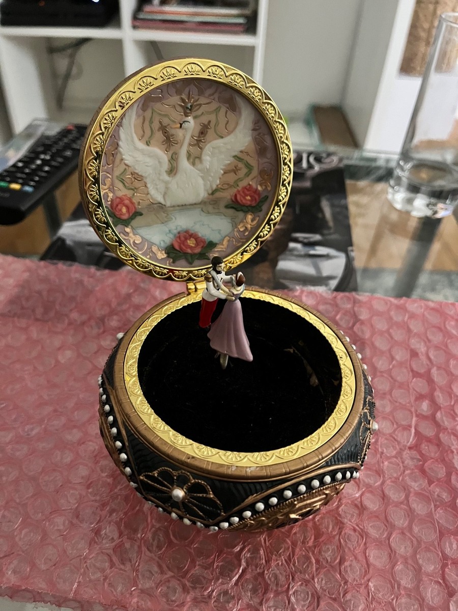 San Francisco Music Box Company Anastasia Alexandra and Nicholas