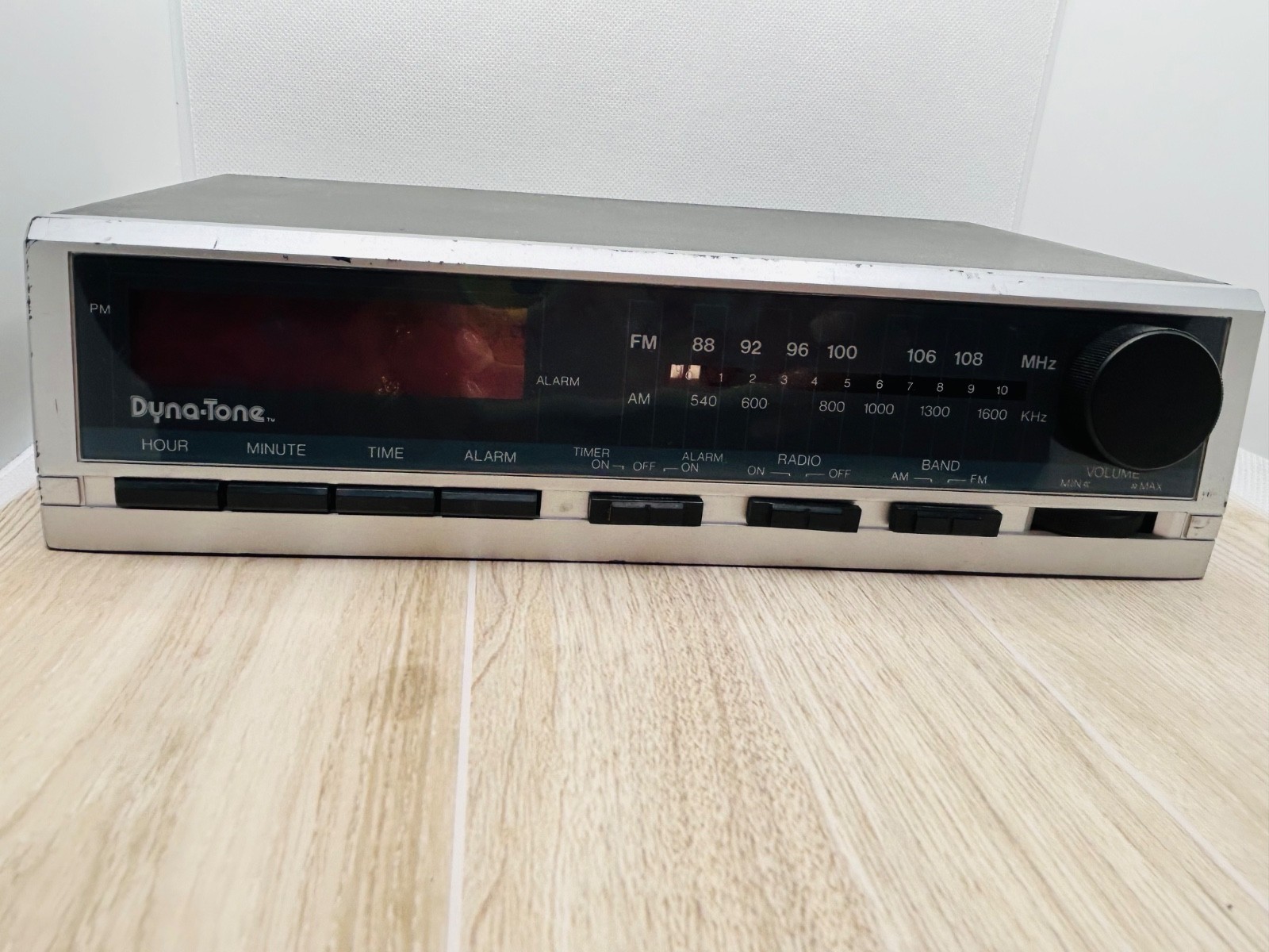 Vintage Dyna-Tone AM/FM digital alarm clock radio | eBay
