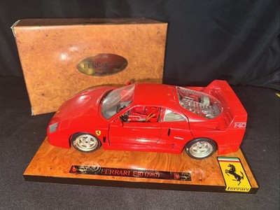 NEW Iconic sports car Burago Ferrari F40 rare in similar briar wood base 1/18