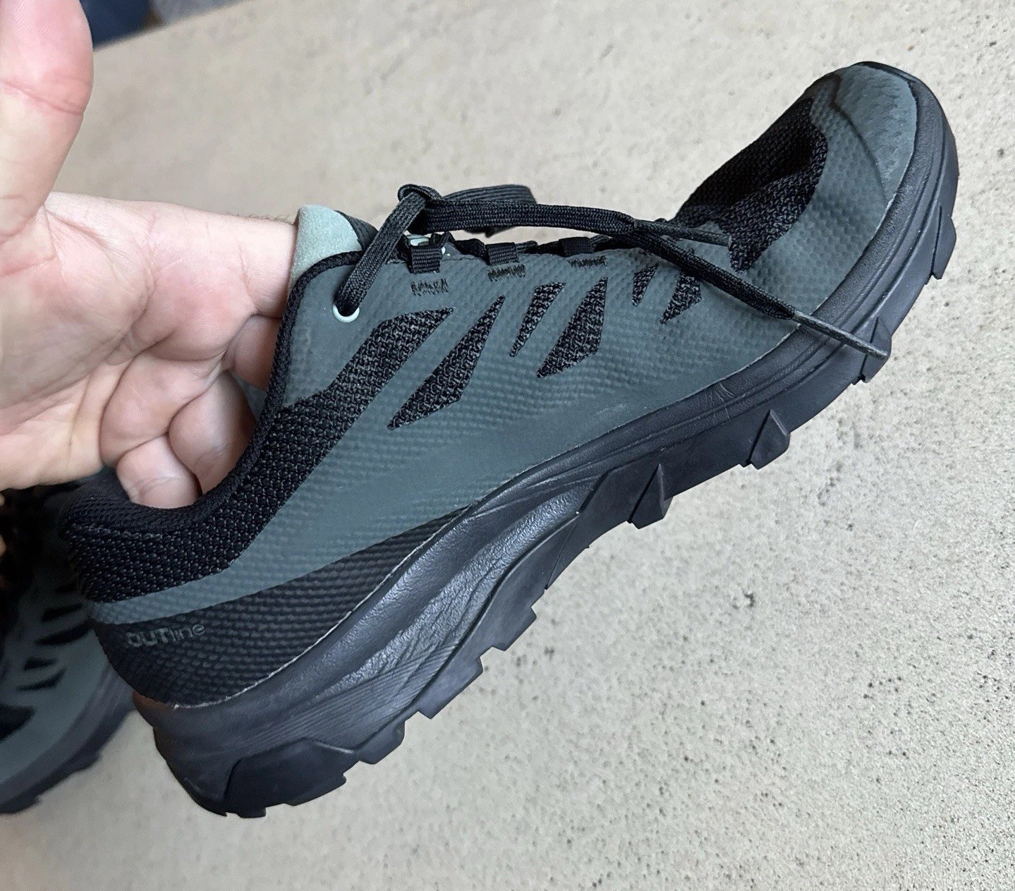 Salomon Men’s Gore-Tex Sneakers Hiking Outline GTX Trail Shoes Sz 9 Black 404771