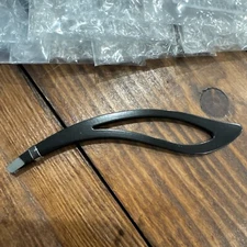Avon Brand New Ergonomic Tweezer Tweeze N Go Black Discontinued