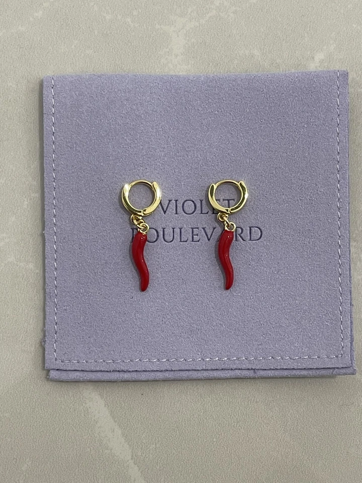 Pendientes colgantes de aro de esmalte de chile rojo rellenos de oro amarillo Foto 3 de 4