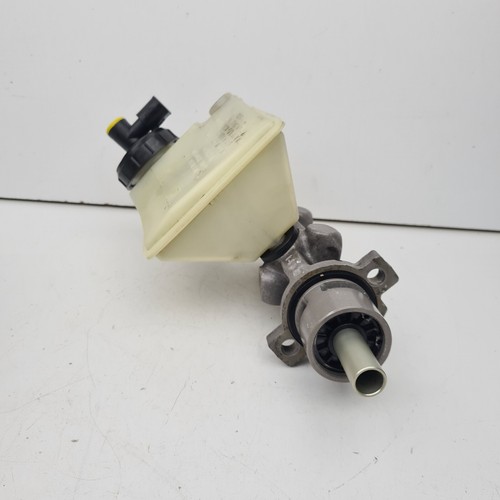 Renault Clio Brake Master Cylinder X65 05/01-12/08 - Picture 3 of 11