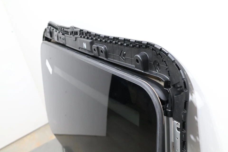 2017 -  2020 NISSAN ARMADA SUNROOF MOONROOF SUN PANORAMIC ROOF OEM - Image 2 of 4