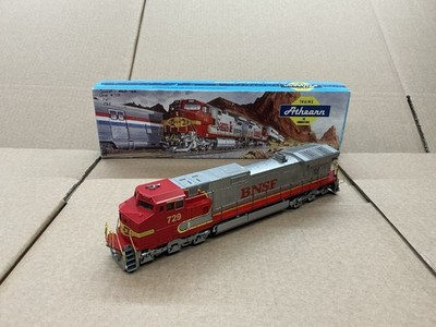 ATHEARN HO SCALE DIESELLOK C44-9W DASH 9 BNSF ROT & SILBER DCC!