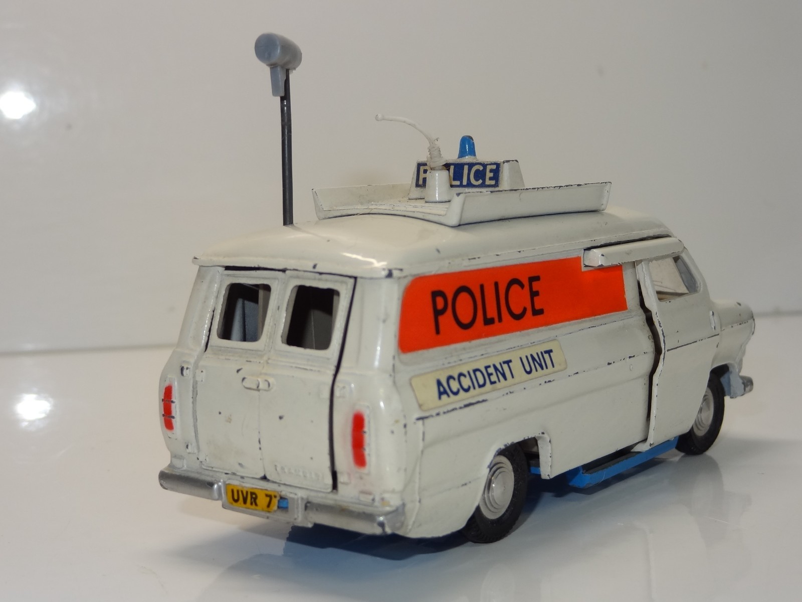 DINKY 287 FORD TRANSIT MK1 POLICE ACCIDENT UNIT VAN (415) thumbnail 6