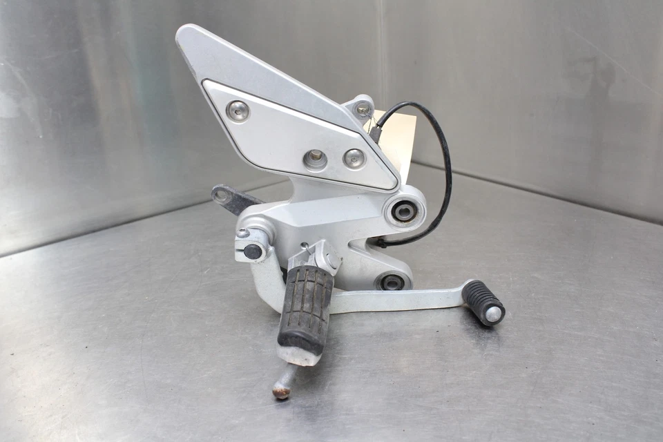 04-09 YAMAHA FZ6 RIGHT REARSET REAR SET DRIVER FOOT PEG REST STOP Foto 4 de 4