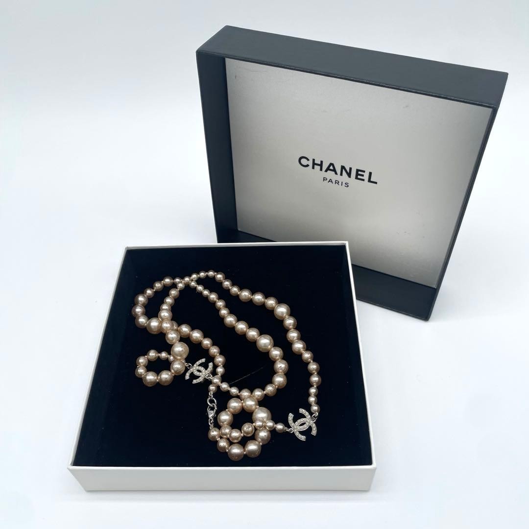 Aby　CHANEL ココマーク パール ネックレス CHANEL Long Faux Pearl Necklace Coco Mark Silver Tone CC Logo
