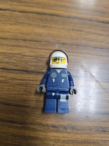 LEGO Forest Police Helicopter Pilot Minifigure male 4473 cty0383 C16-4