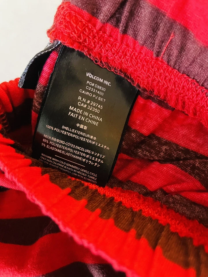 Boys Volcom pajamas size Medium long sleeve with pants - Image 3 of 4