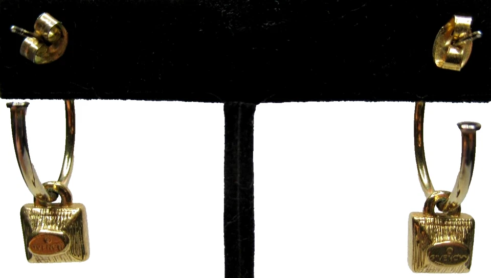 Brincos perfurados de argola dourada de cristal preto GIVENCHY - Imagem 4 de 4