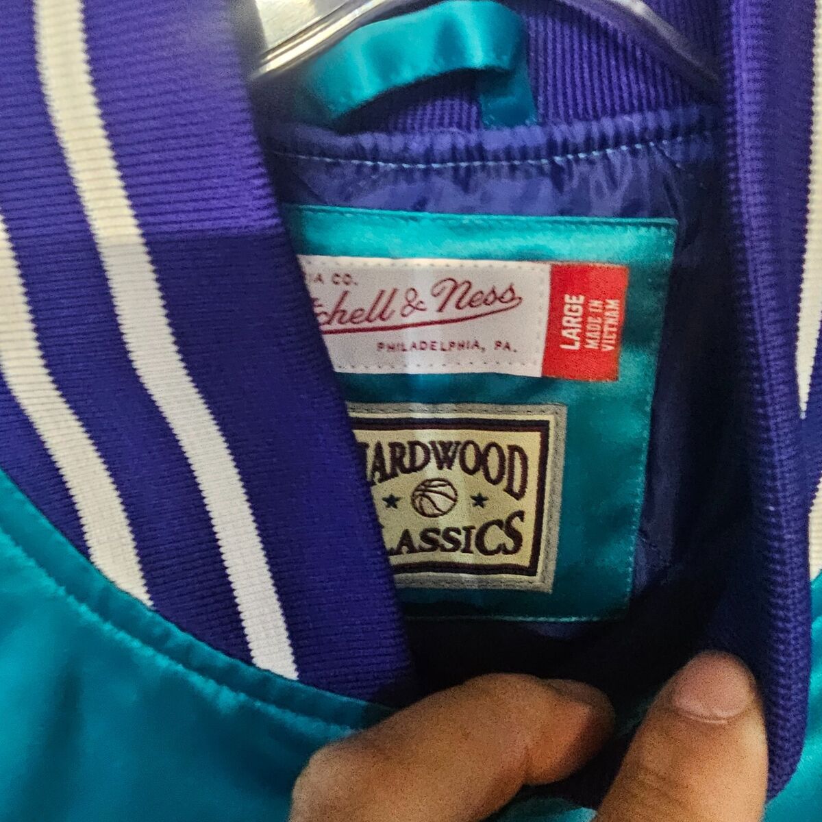 NWT Mitchell & Ness HWC NBA Charlotte Hornets Satin NWT Mitchell & Ness HWC NBA Charlotte Hornets Satin