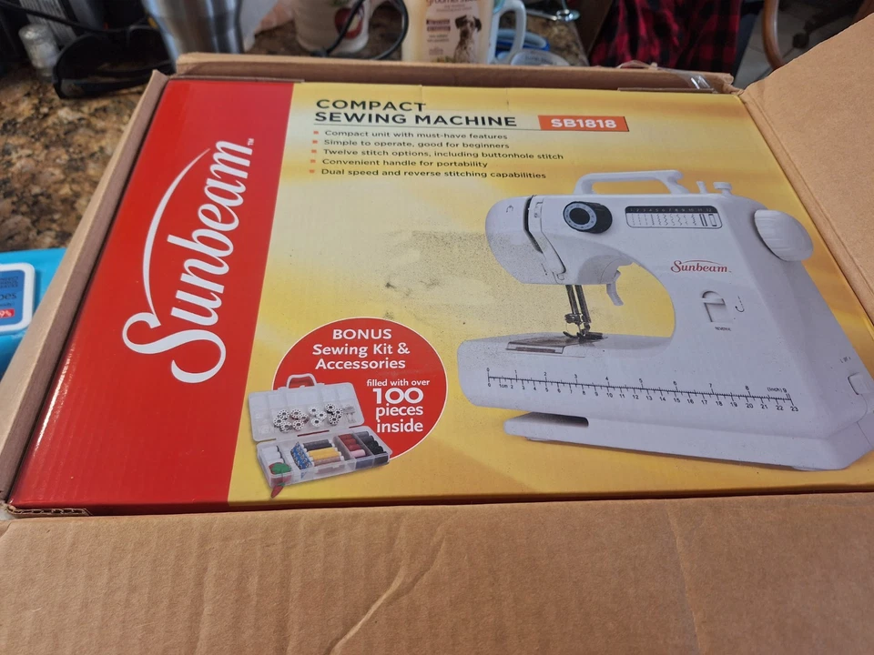 Kit de máquina de coser compacta portátil Sunbeam SB1818 y accesorios Foto 4 de 4