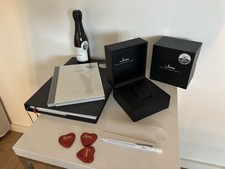 Sinn 60 Jahre Jubiläum-Set Etui, Katalog, Ku...