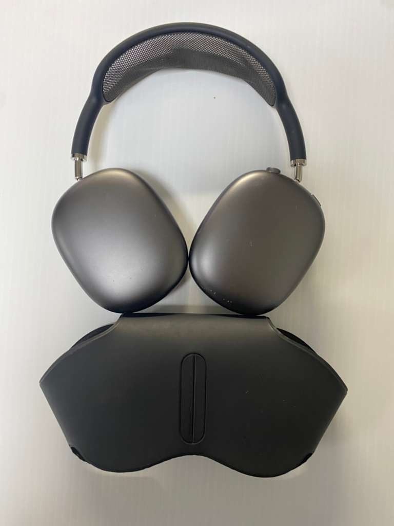 Apple AirPods Max Over Ear Headphones with Smart Case Space Gray