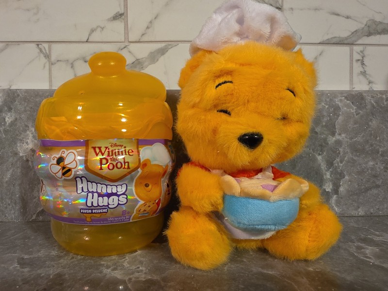 Disney's Winnie the Pooh Hunny Hugs Capsule Plush - Pooh Baking