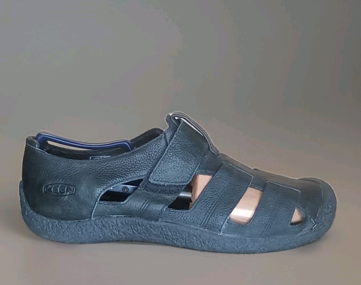 Sandali Keen Fishermen con gancio e passante chiusura punta e tacco uomo taglia 11 5 pelle nera