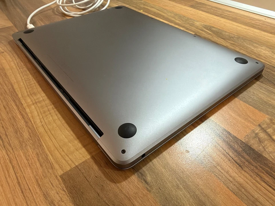 Apple MacBook Pro 13" M2 · 8GB · 256GB, Foto 4 von 5