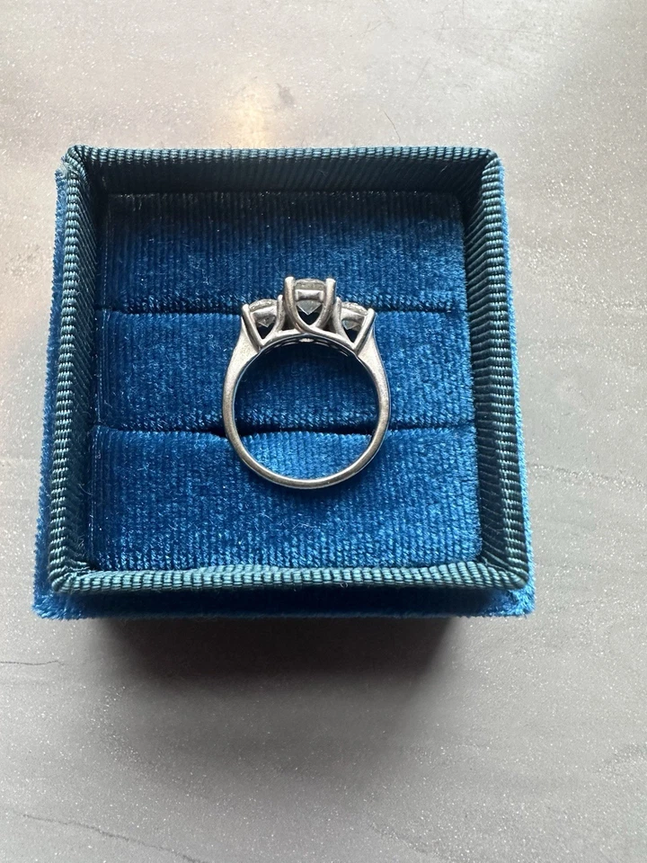 Diamond Jewelry Ring 1.5Ct With 14k White Gold Band Size 5.5 - Image 4 of 4