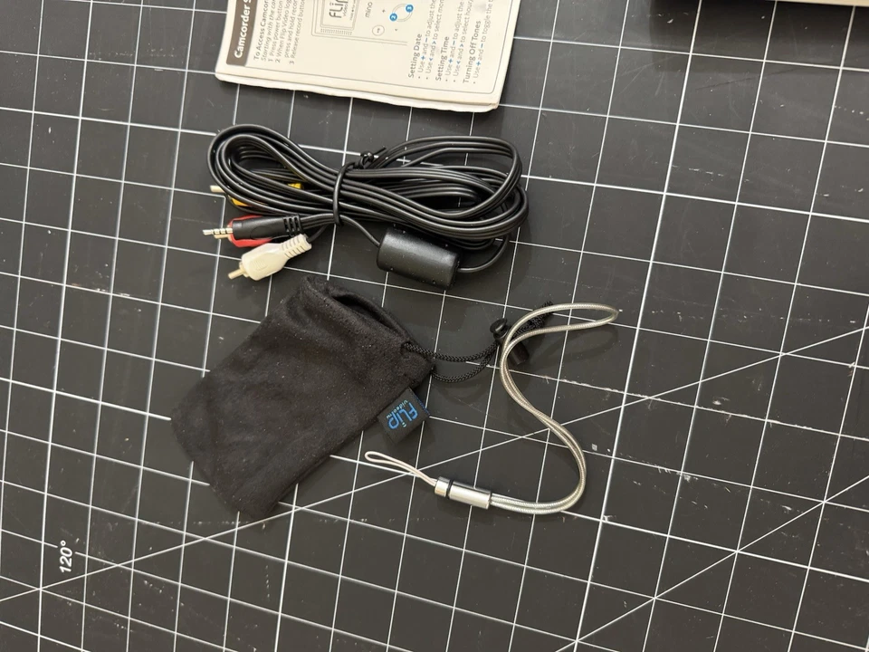 Flip Video MINIHD mini camcorder for parts or repair - Image 4 of 4