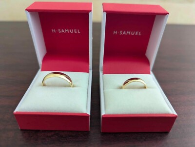 Matching set 18ct Yellow Gold wedding bands UK