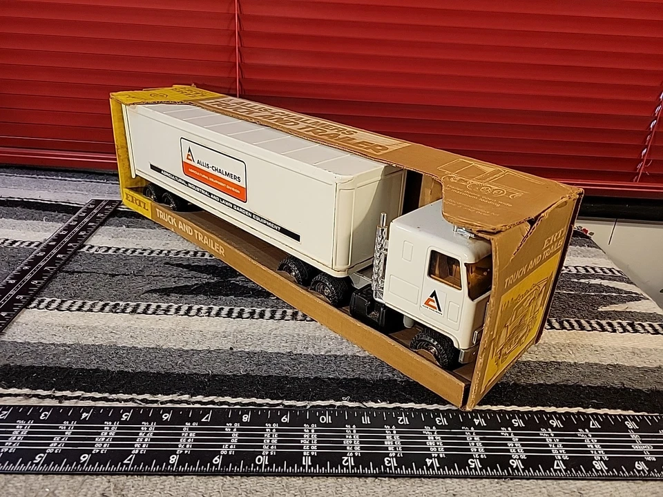 Ertl Allis Chalmers Chevy Semi 1/25 Replica Collectible - Image 4 of 4