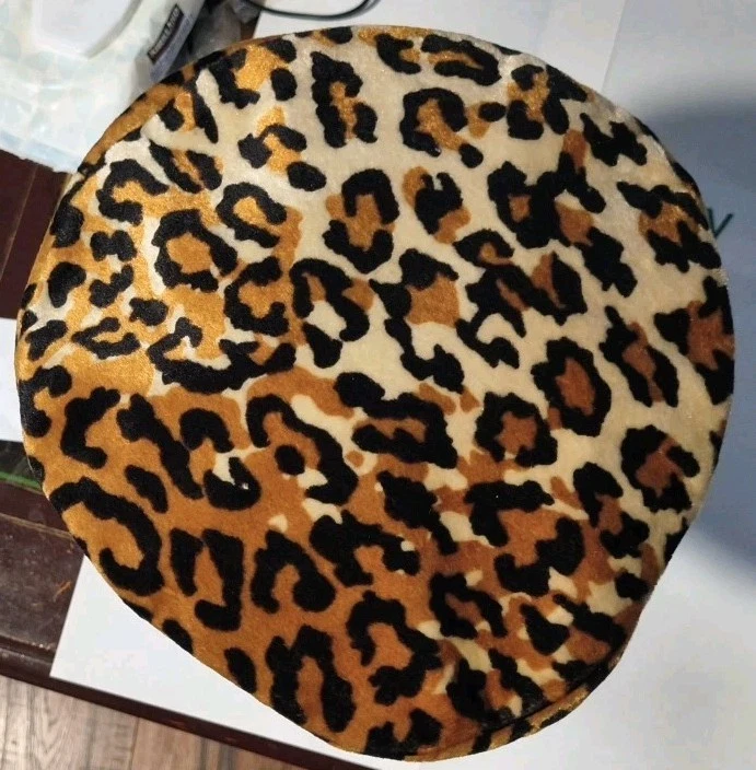 Vintage Leopard Print Handmade Beret W/Red & Black Inner. See 1950s - 1970s New - Image 2 of 4