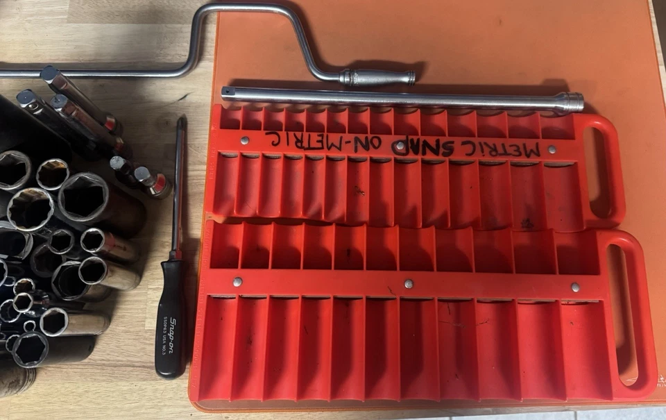 Lote a presión 86 piezas enchufes, medidores, destornilladores, estuches Foto 2 de 3