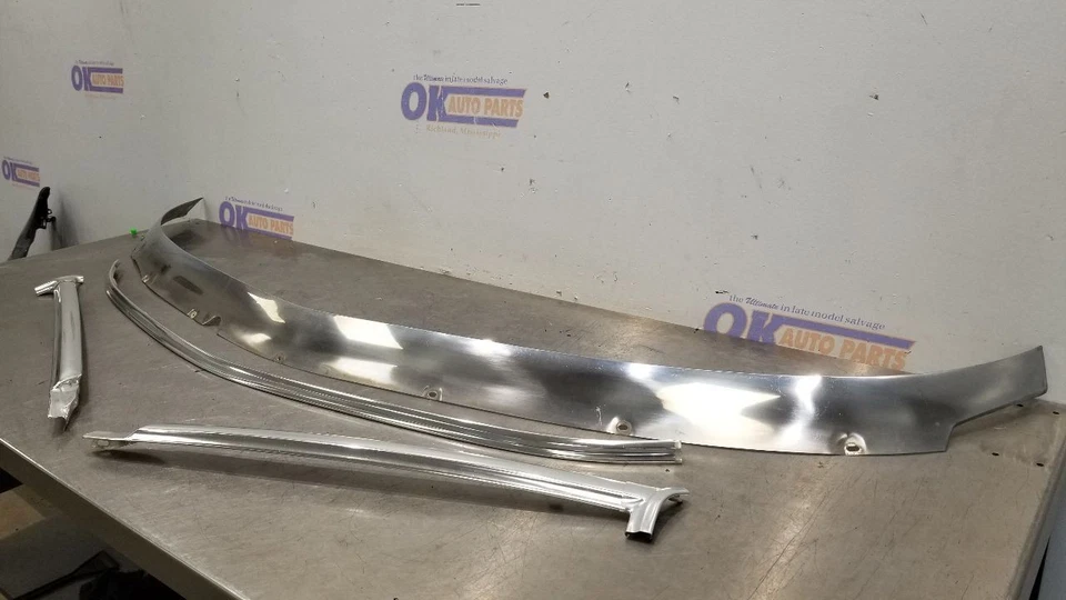 1977 CADILLAC ELDORADO BIARRITZ CHROME WINDSHIELD TRIM SET - Изображение 3 из 4