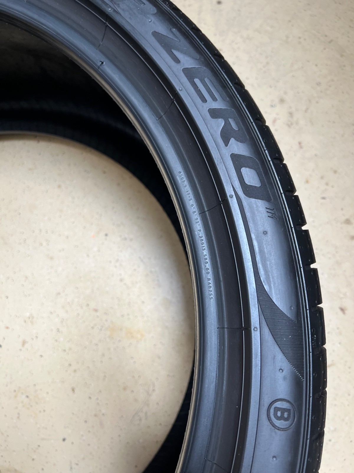 2 - NICE 315/30ZR22 XL (107Y) Pirelli P Zero PZ4 (B) Bentley OEM - 5073