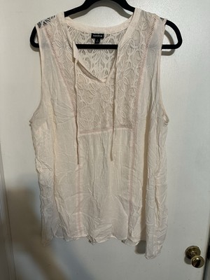 Women's Torrid Vneck Tank, Cream/blush, Swiss Dot Texture/Crochet Inset, Size 2