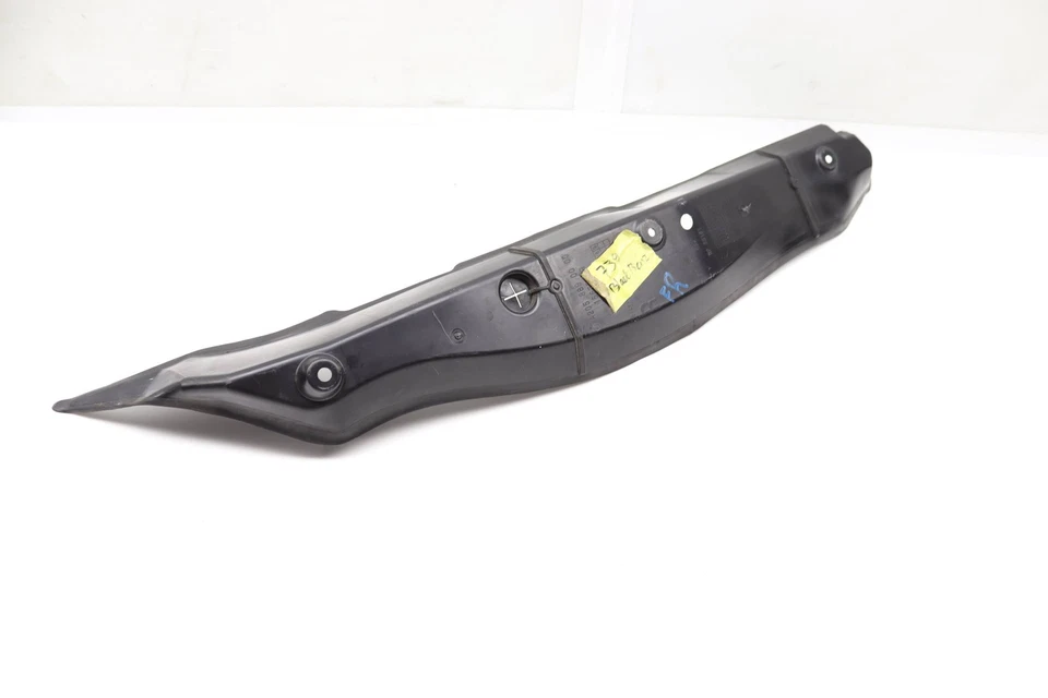 Mercedes-Benz C63 AMG S 2015-2021 2023 - Panel de llenado/cubierta del guardabarros derecho Foto 3 de 4