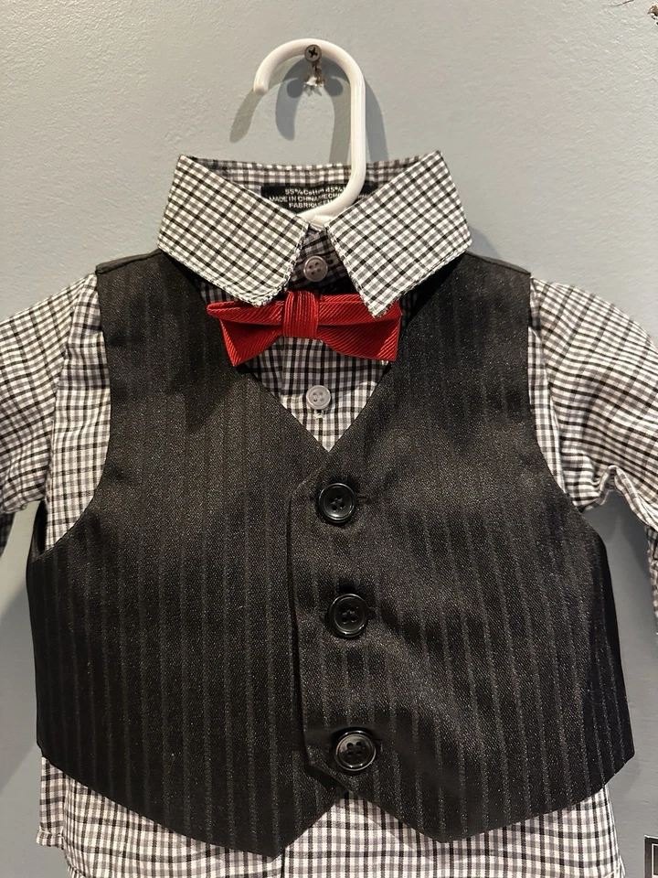 Conjunto de vestido Andrew Fezza 6-9 meses 4 piezas. Camisa de vestir, pantalones, chaleco, pajarita Foto 2 de 4