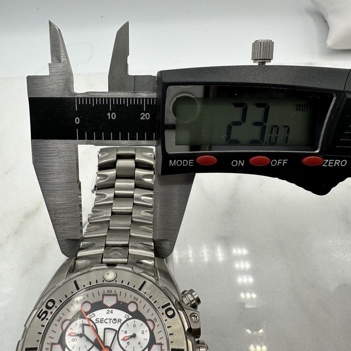 Sector Diver 600 G. Chronograph 200M Titanium 44mm, Wrist Sz
