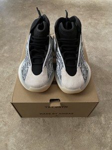 yeezy foams size 4.5