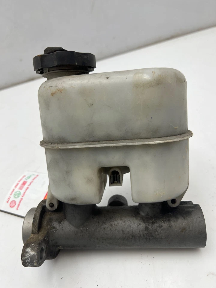 99-02 Chevy Silverado GMC Sierra 1500 cilindro maestro de freno con frenos de vacío Foto 4 de 4