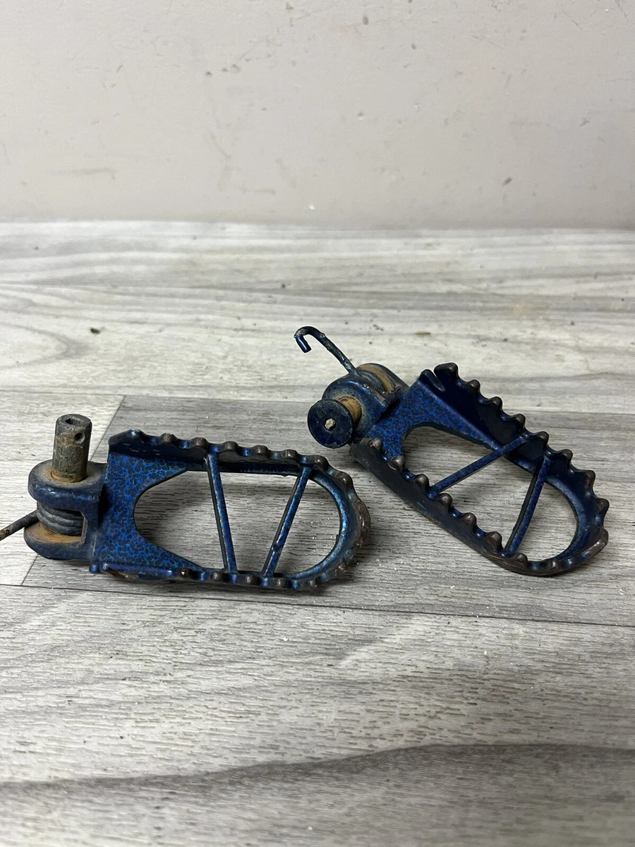 JFG RAICNG CNC Foot Pegs – Black Anodized – Fits RM125 (86-06), RM250 (89-06) & More – Aluminium/Steel, 90-Day Warranty