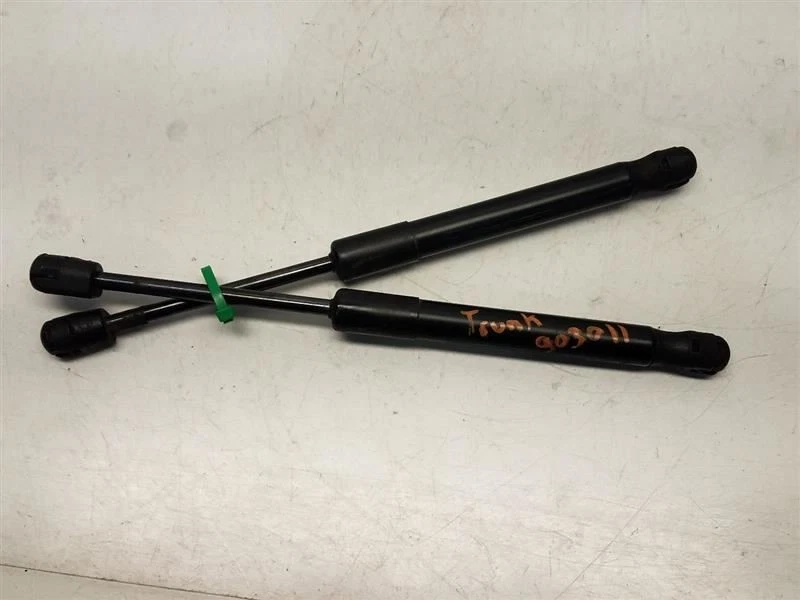 Ford Fusion 2007 (sedán) puntales de tapa de maletero *par* Foto 3 de 4