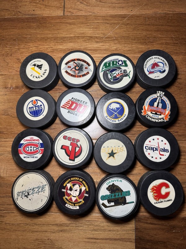 16 Vintage  Stanley Cup 1994  Finals In Glas Co. Souvenir Puck.