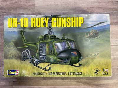 1/32 Revell UH-1D HUEY GUNSHIP '' Vietnam  Helicopter Open Box COMPLETE H1