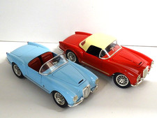 2x Bburago 1:18 Lancia Aurelia B24 Spider 1955 rot blau Cabrio als Set