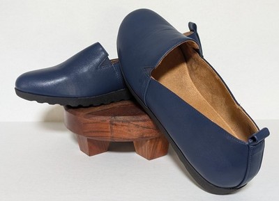 Comfortview Women's June Flat Walking Shoe 9M Navy Blue Padded Insole NWOB