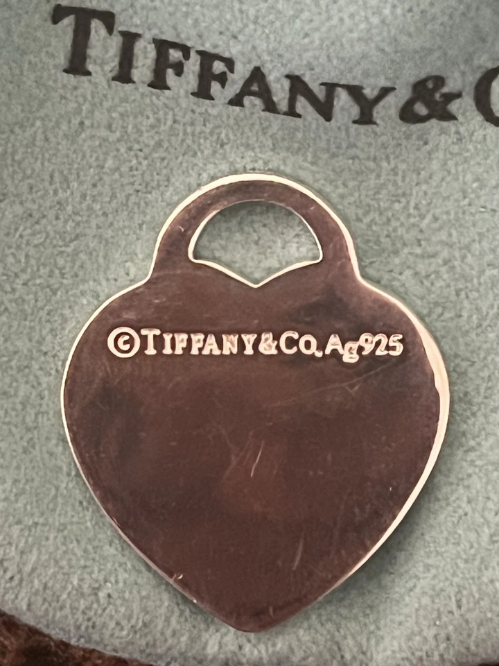 Colgante con dije de corazón grande de plata de ley 925 Return To Tiffany & Co. Foto 2 de 3