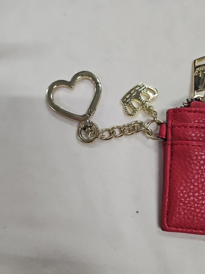 Pulsera Juicy Couture roja brillante Juicy Couture con letras doradas y llavero Foto 3 de 4