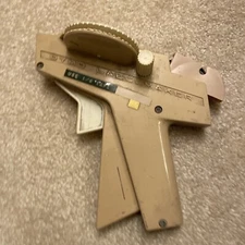 Vintage Dymo Manual Labelmaker Gun Sage Eembossing Tape