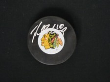 PATRICK SHARP SIGNED CHICAGO BLACKHAWKS TEAM PUCK