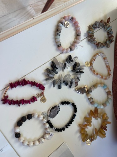 Kinsley Armelle Carmel Stretch Chip New Bracelet - Picture 2 of 2