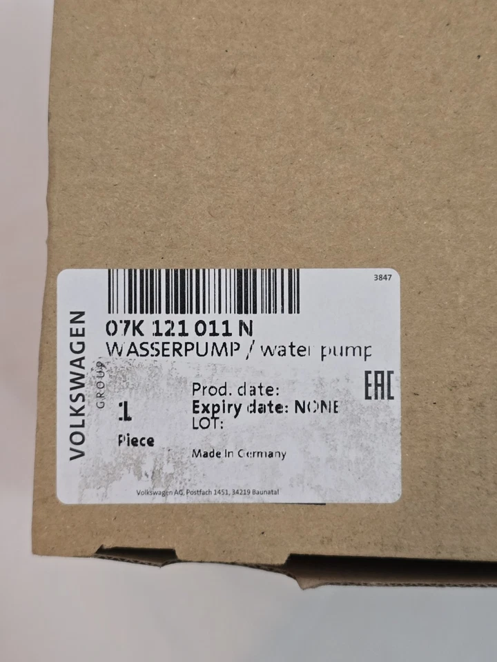 07K121011N Bomba de agua refrigerante OEM AUDI TTRS RS3 RSQ3 2,5 L Foto 3 de 4